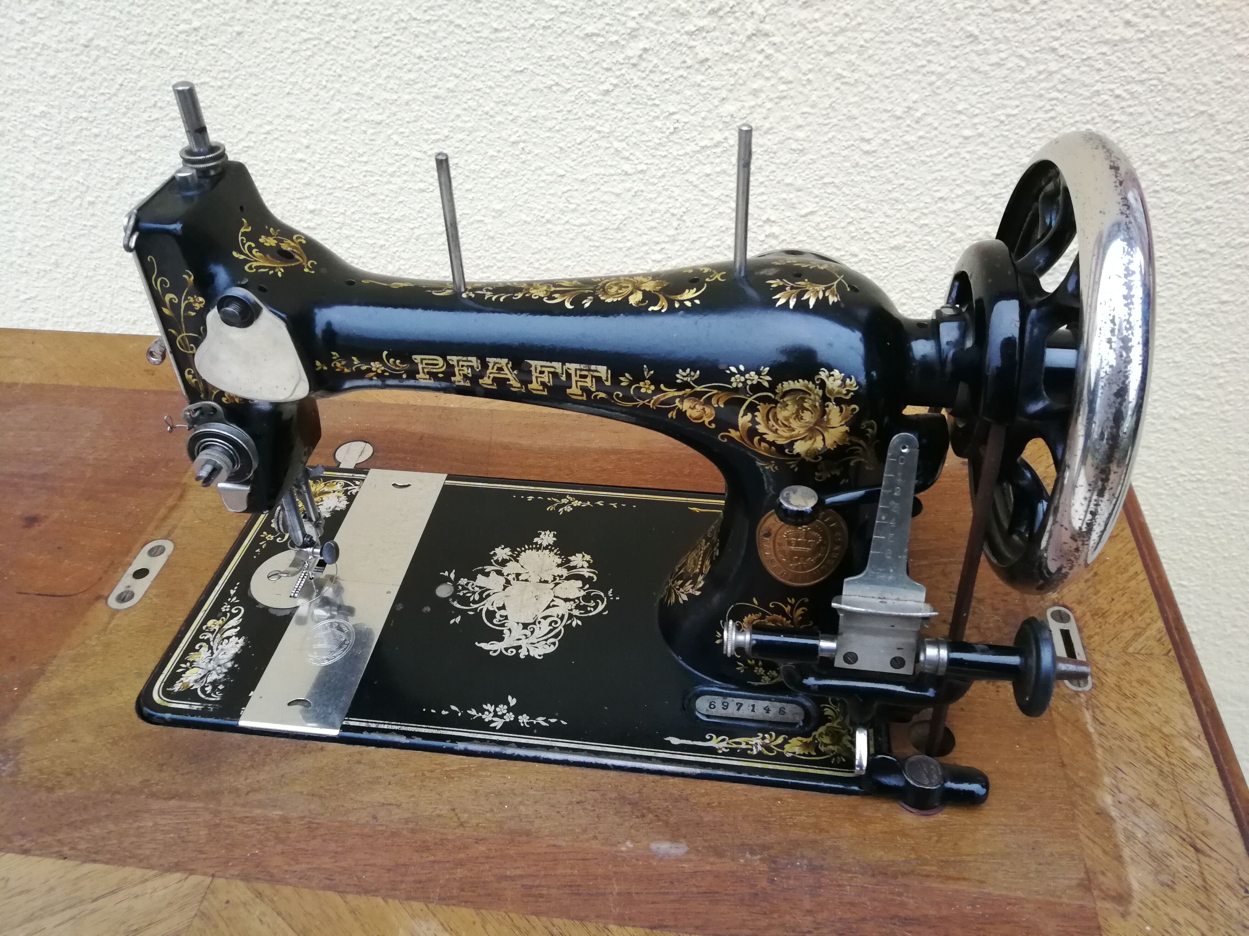 Machine à coudre Pfaff ancienne