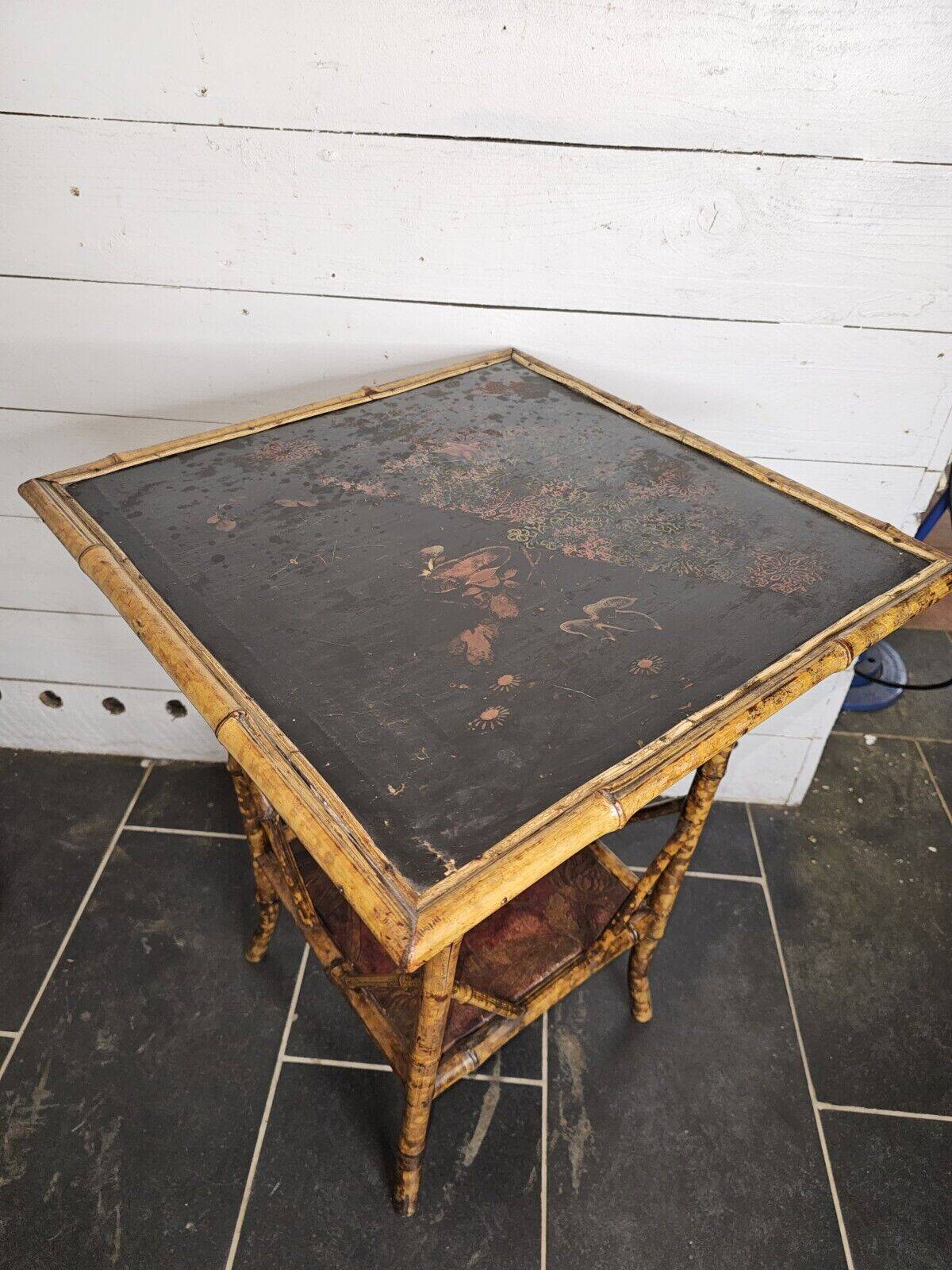 table en bois style bambou avec décor asiatique