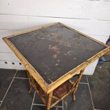 table en bois style bambou avec décor asiatique