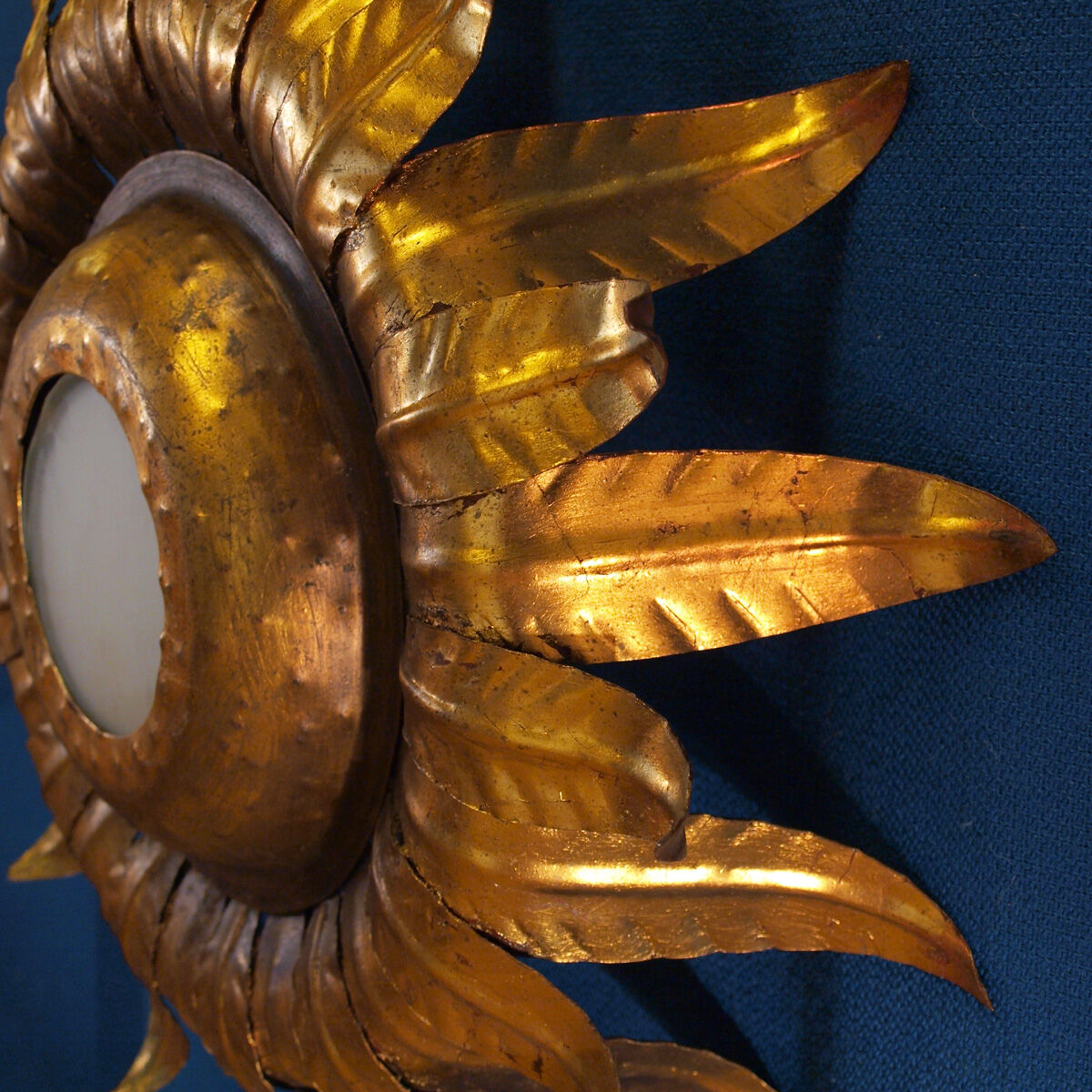 Wall light or sun ceiling with a foliage motif, in a Florentine style