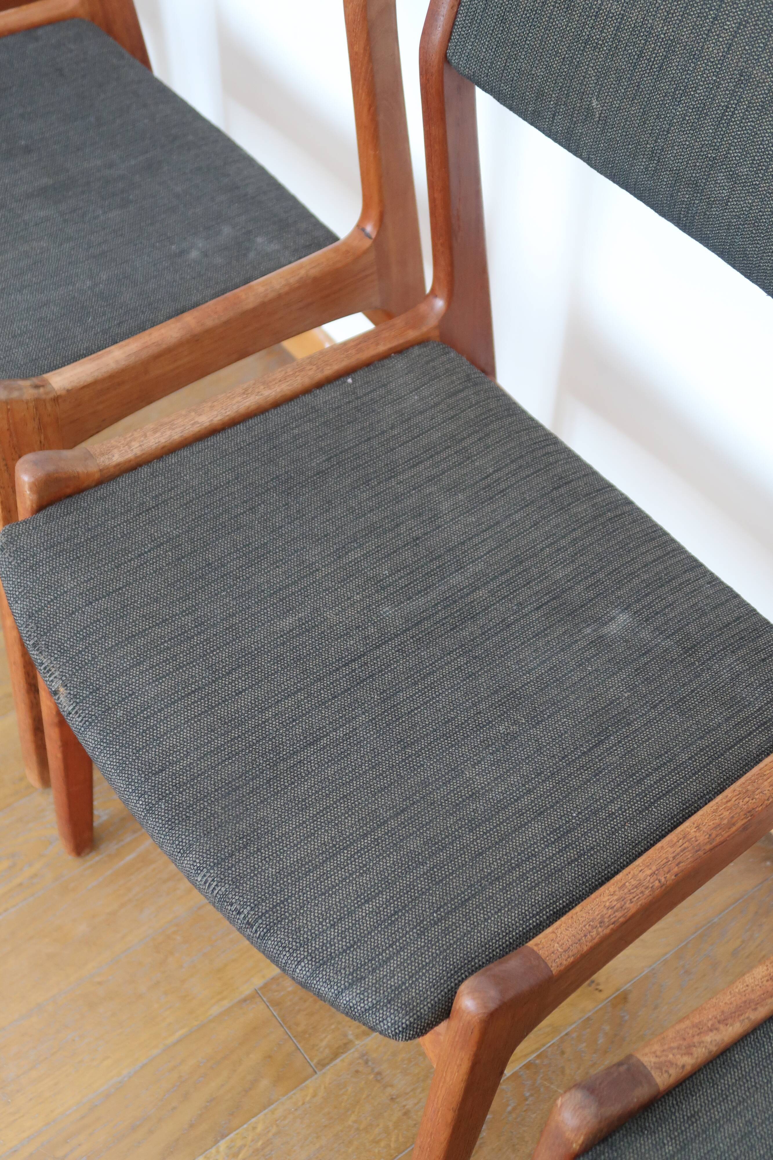 4 chaises vertes danoises estampillées
