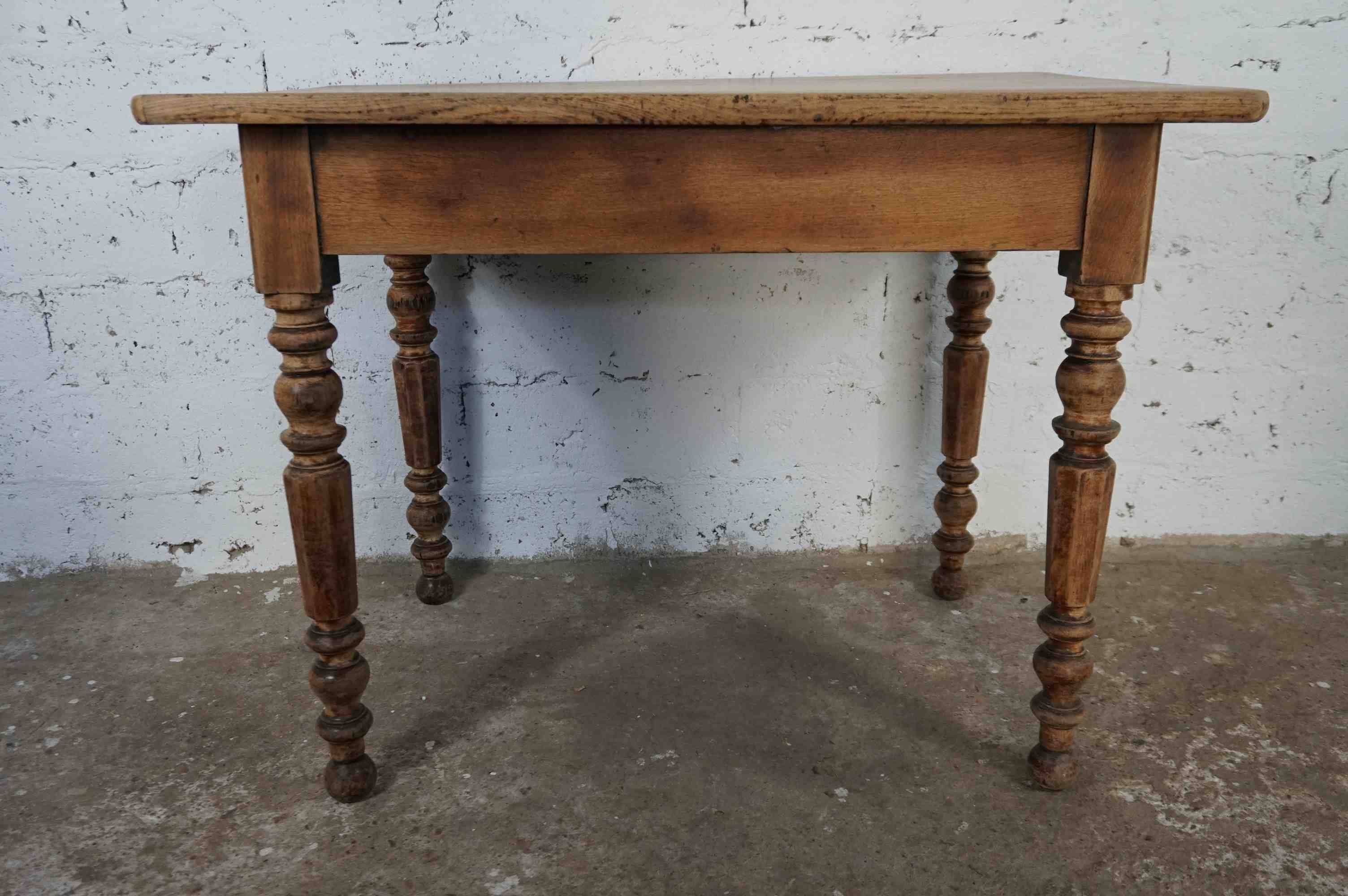 Table bistrot ou bureau vintage en chêne massif