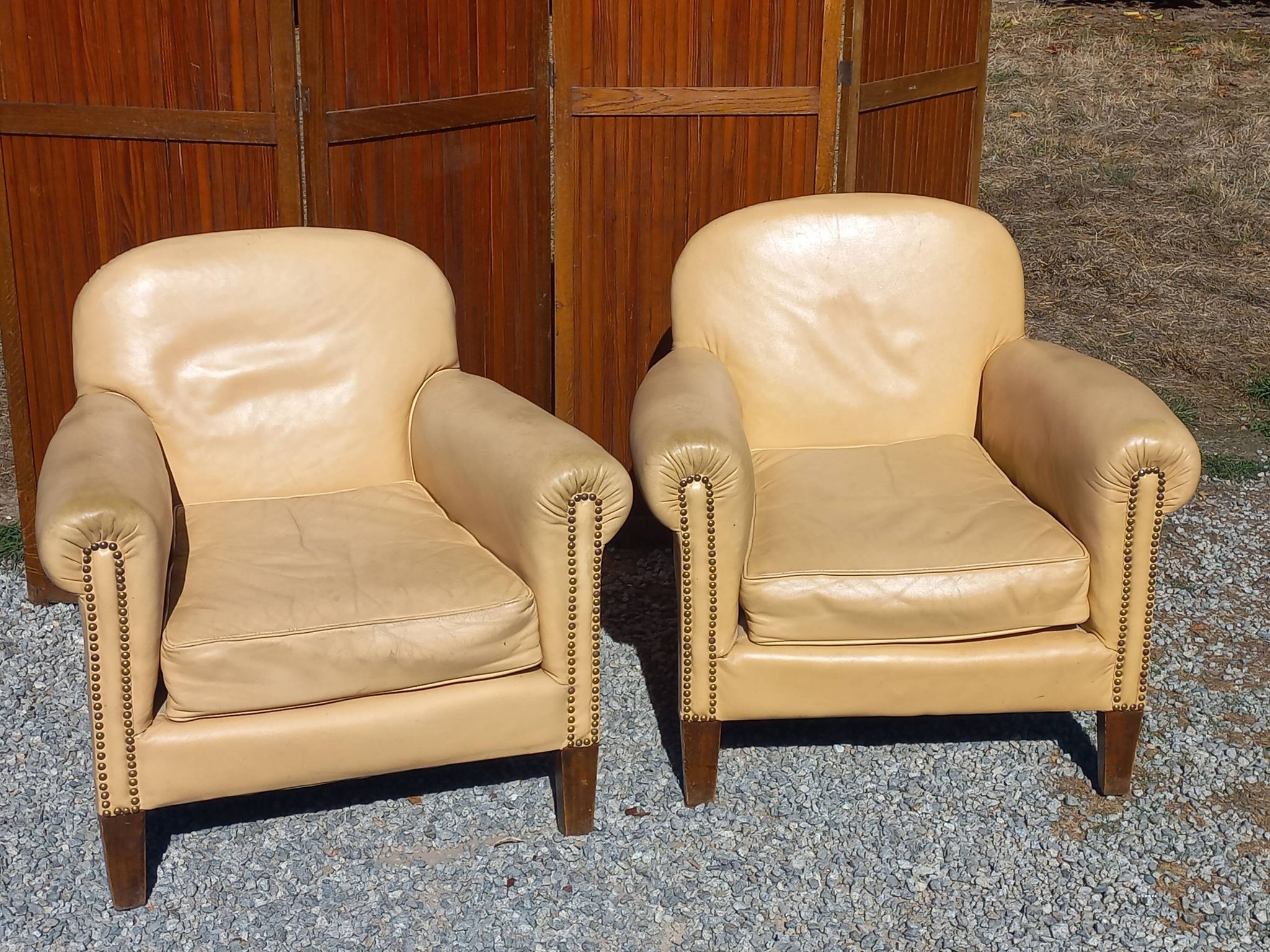 Pair of 1930s club armchairs in ivory leather.