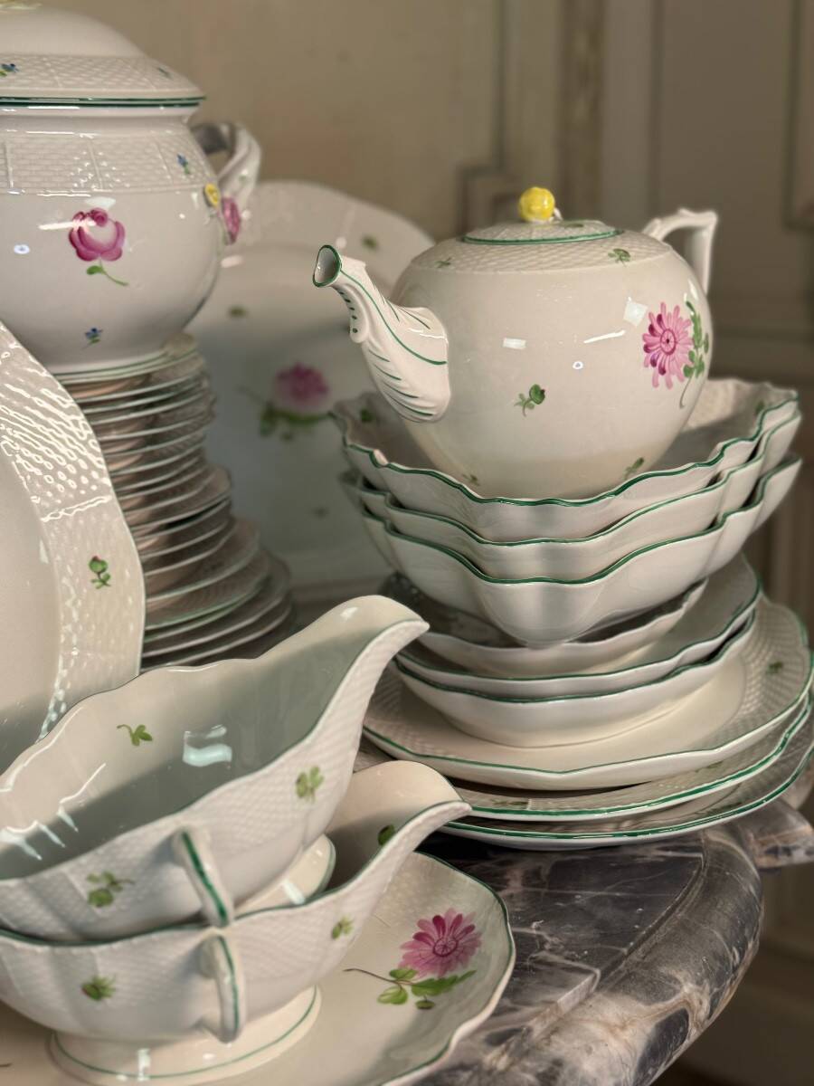 Large porcelain service, Tertia model, Herend, early 20th century, approximately 200 pieces