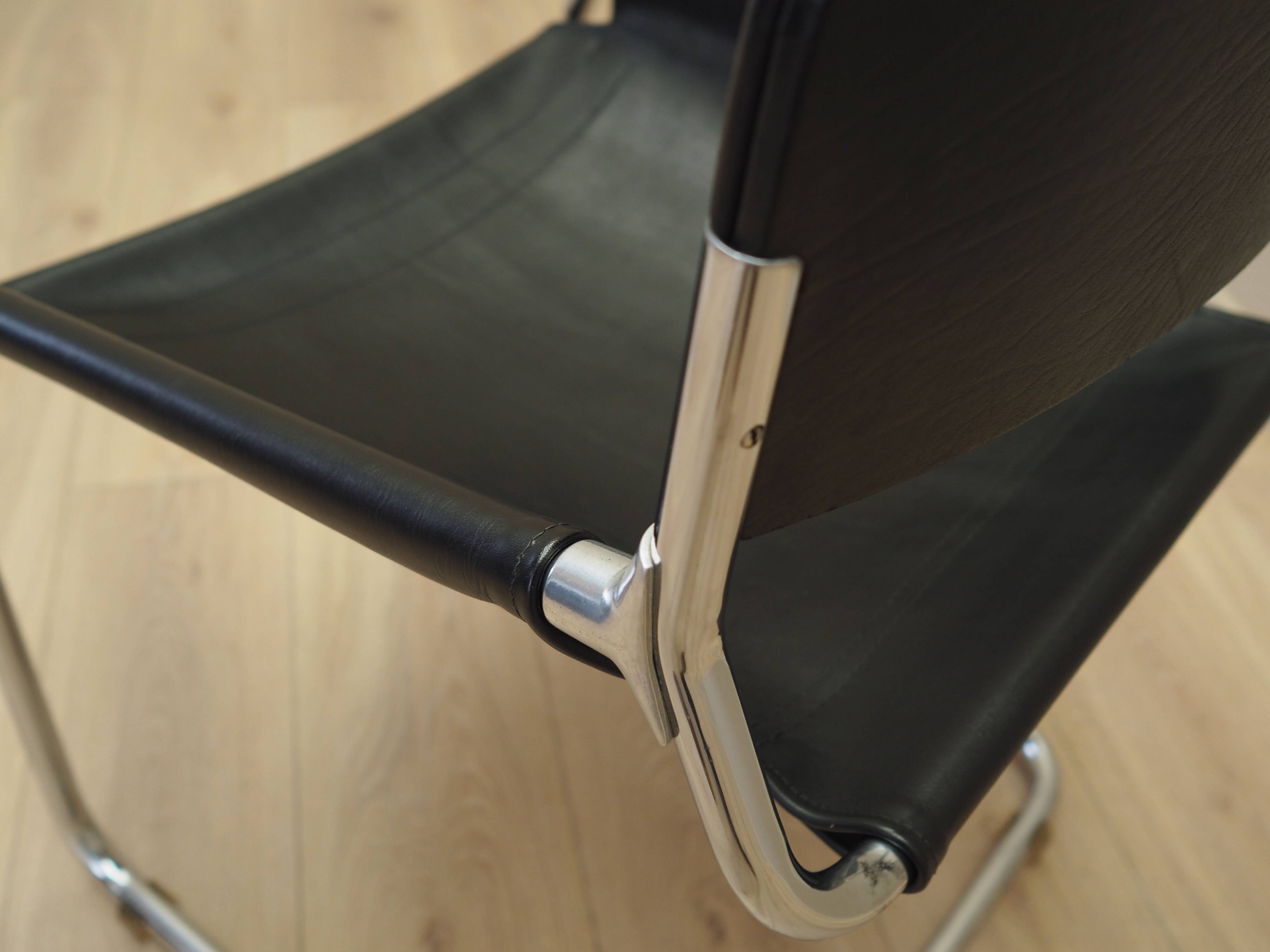 Leather chair, Italian design, 1970s, production: Italy