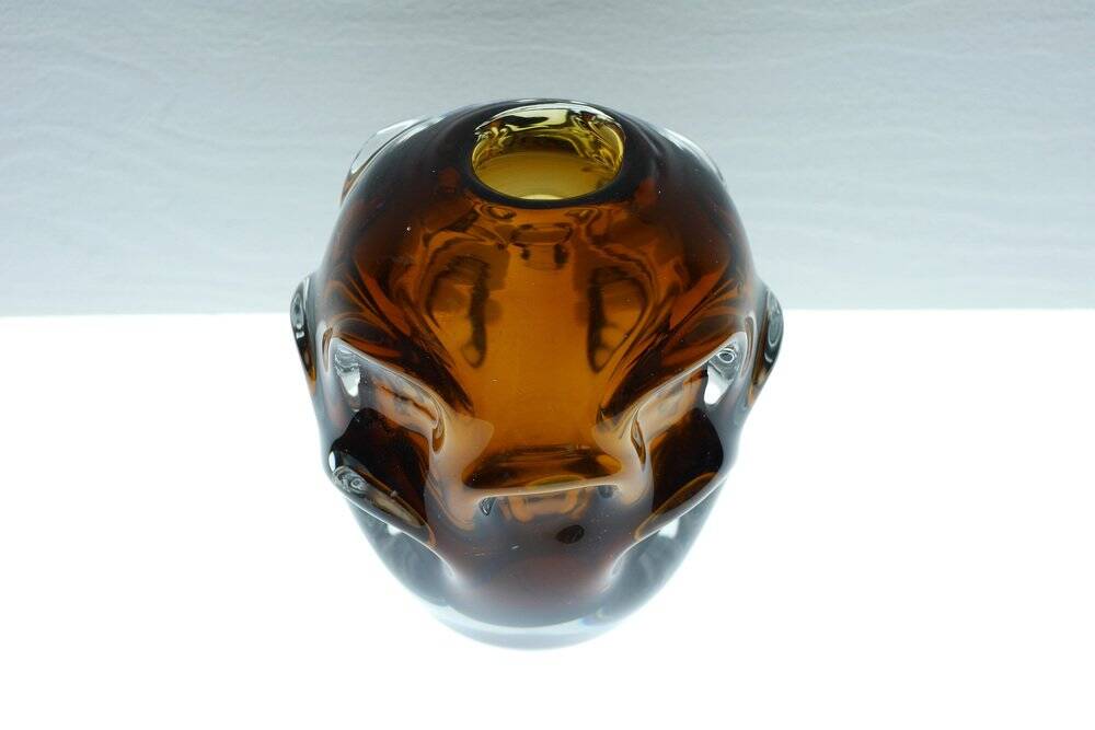 Mid-century modern biomorphic-shaped handmade crystal vase in amber and brown attributed to Börne Augustsson for Åseda, Sweden
