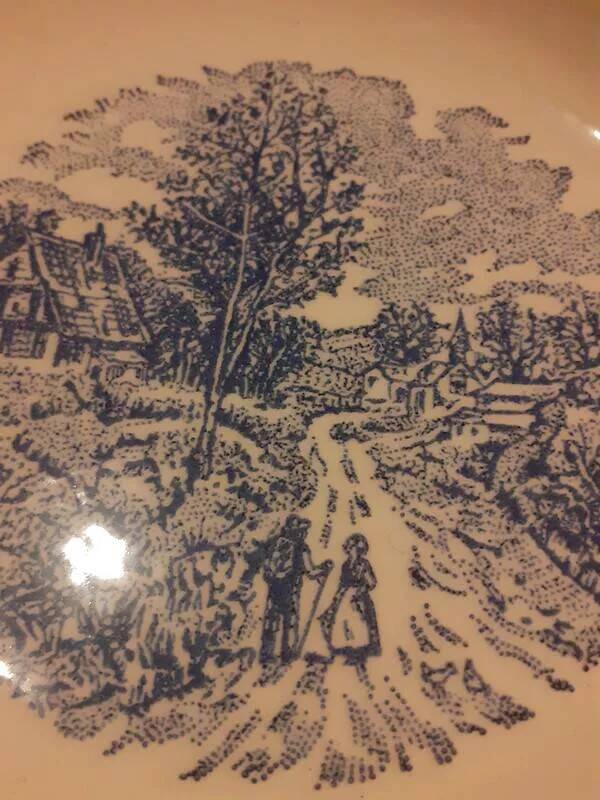 Set of 6 vintage English style soup plates