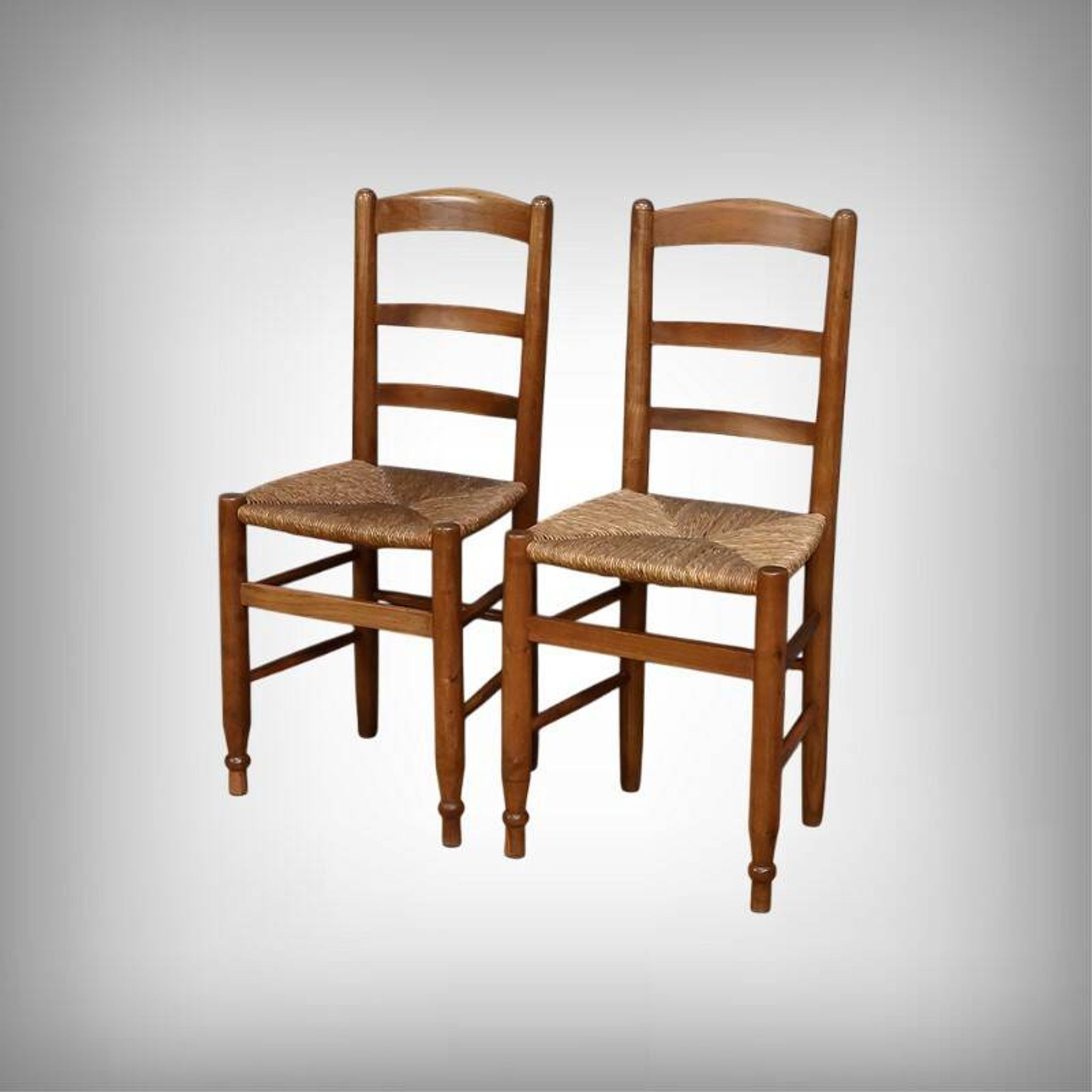 Paire de chaises paillées en merisier – fin XIXe