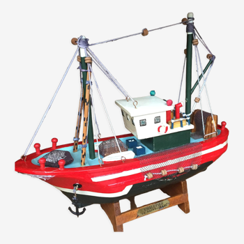 Model fishing boat