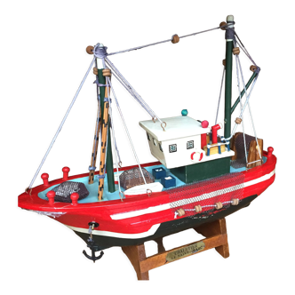 Model fishing boat