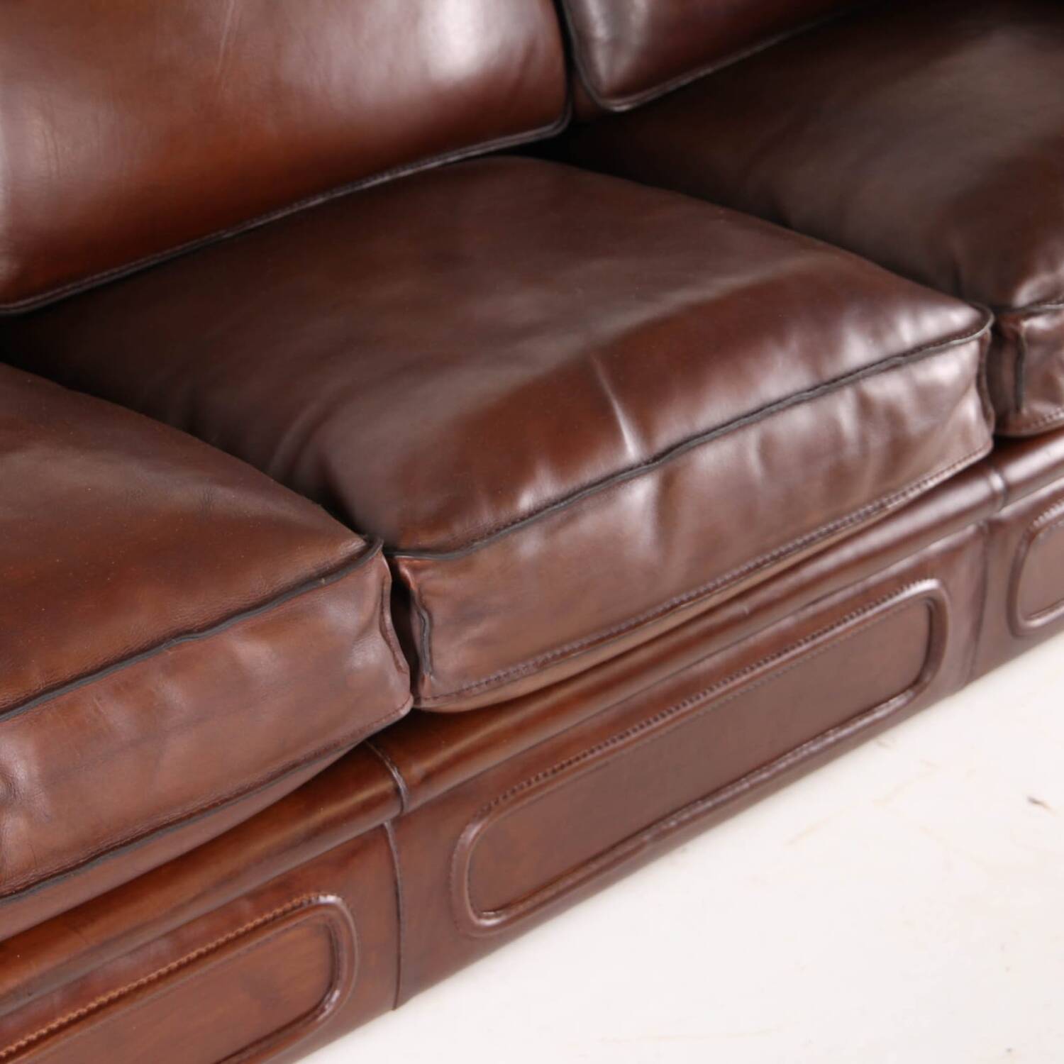 Paire de canapés cuir Roche Bobois