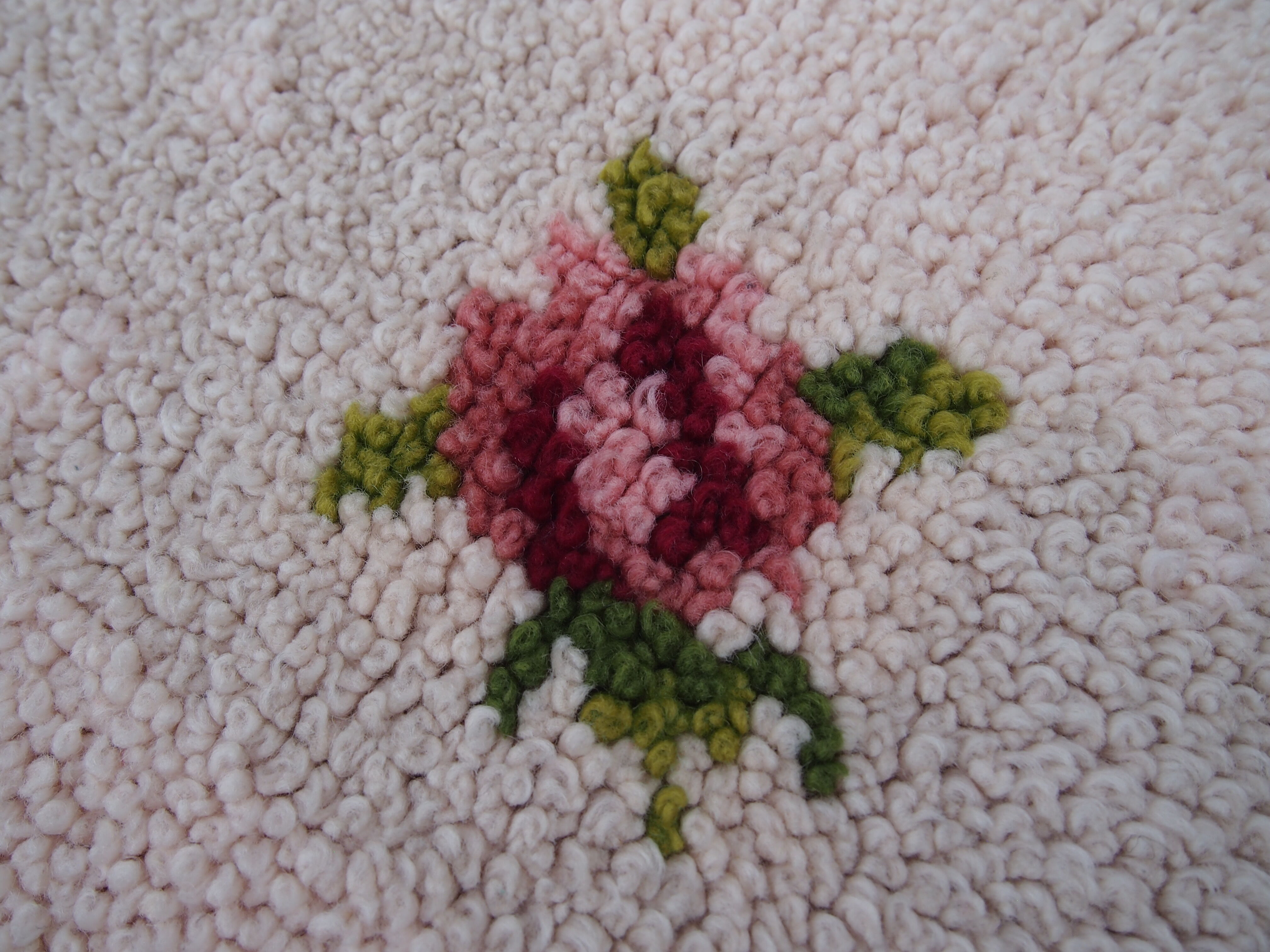 Wool round carpet, 150cm