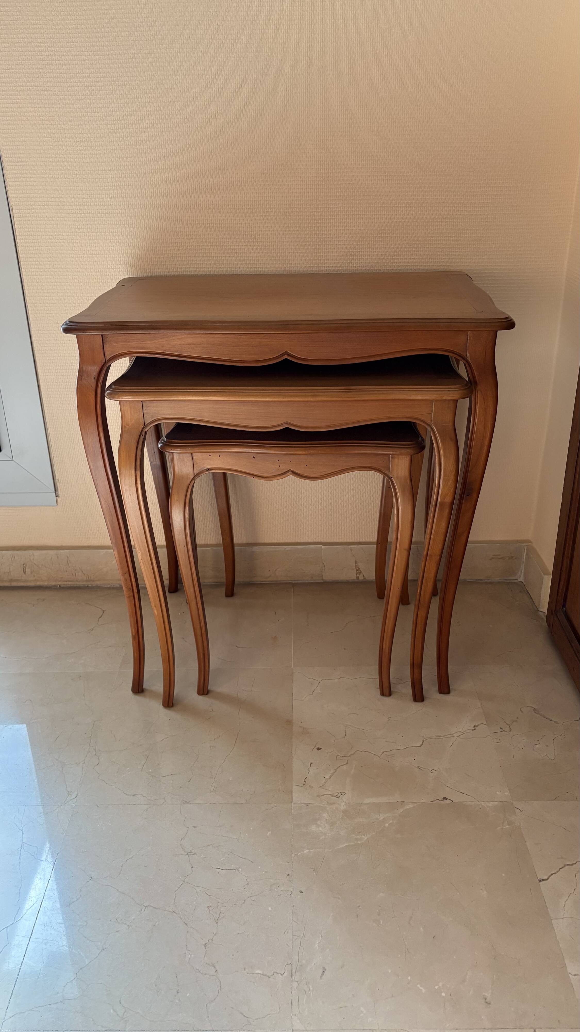 Set of 3 small nesting tables
