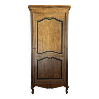 Armoire bonnetière en bois massif