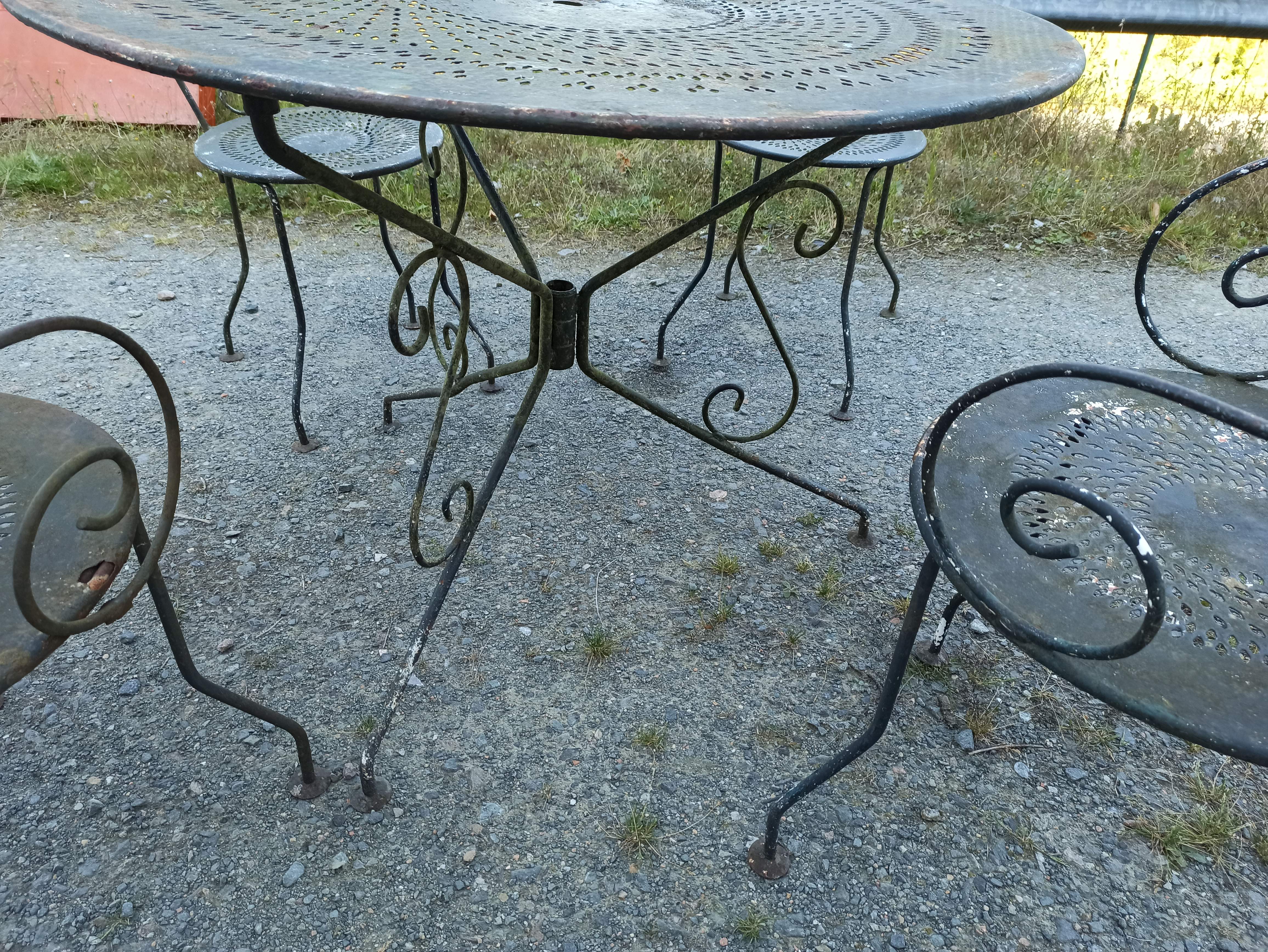 Iron garden furniture armchairs chairs round table