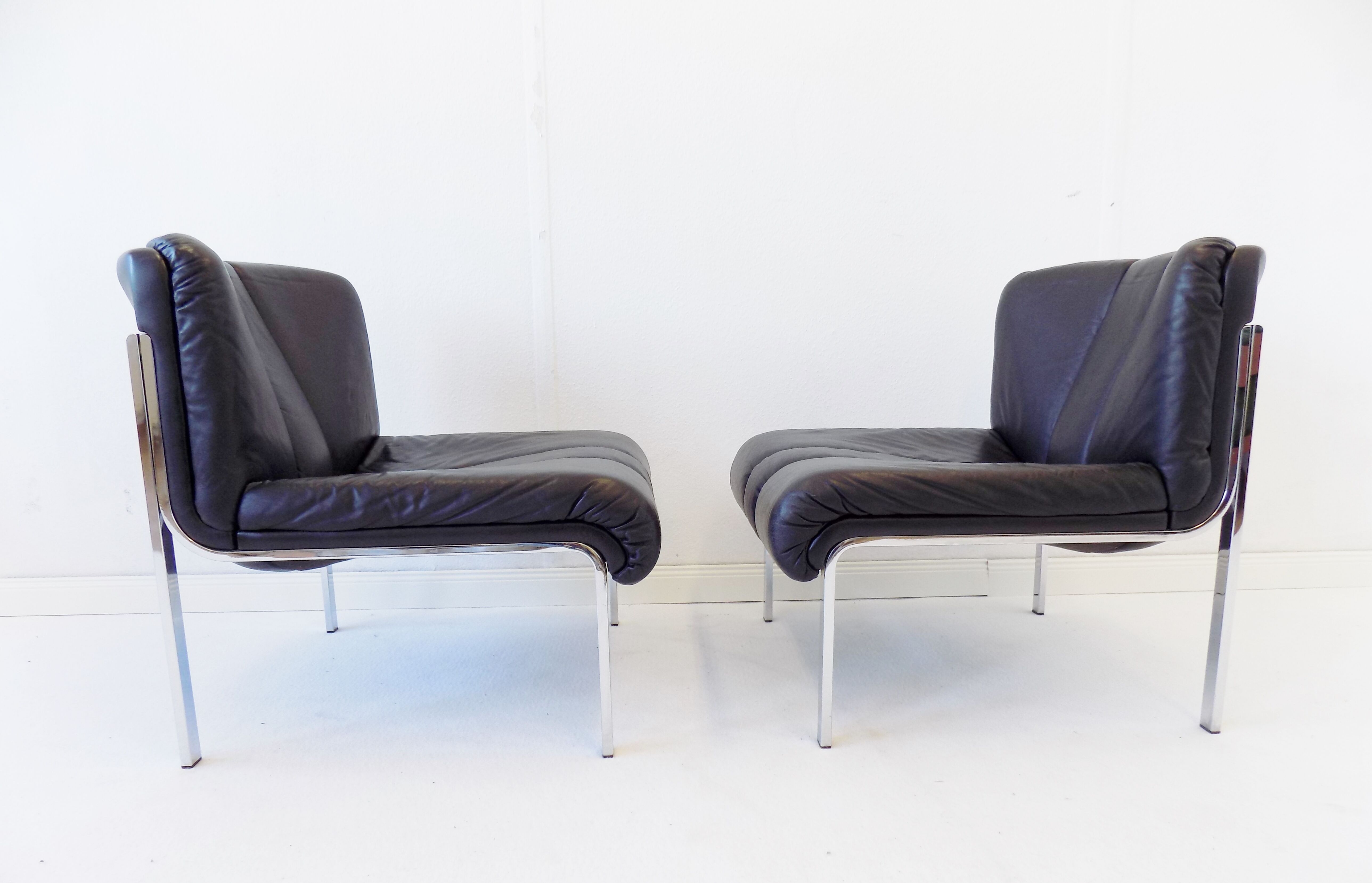 Girsberger Eurochair set of 2 black leather lounge chairs