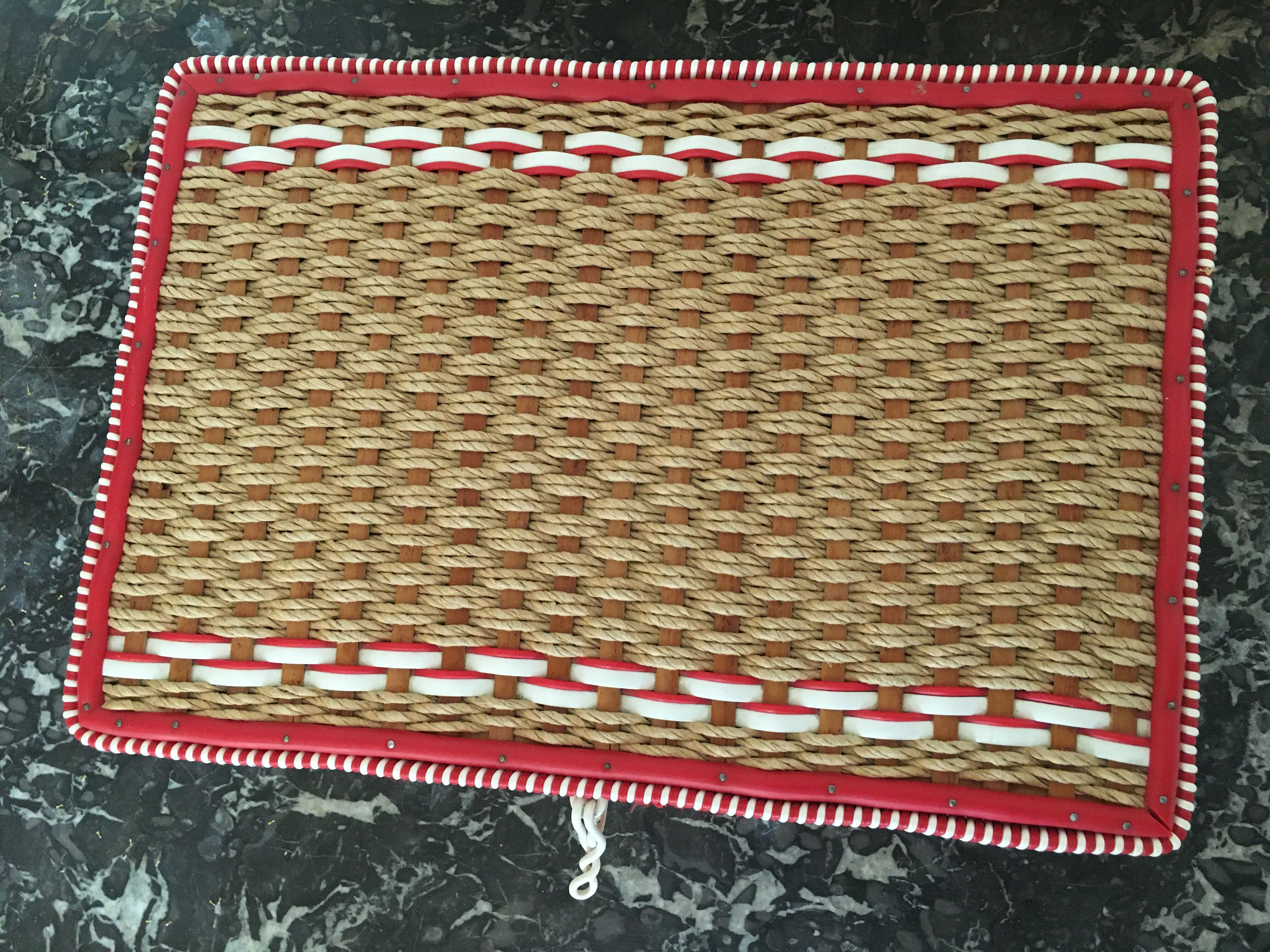 Scoubidou sewing box