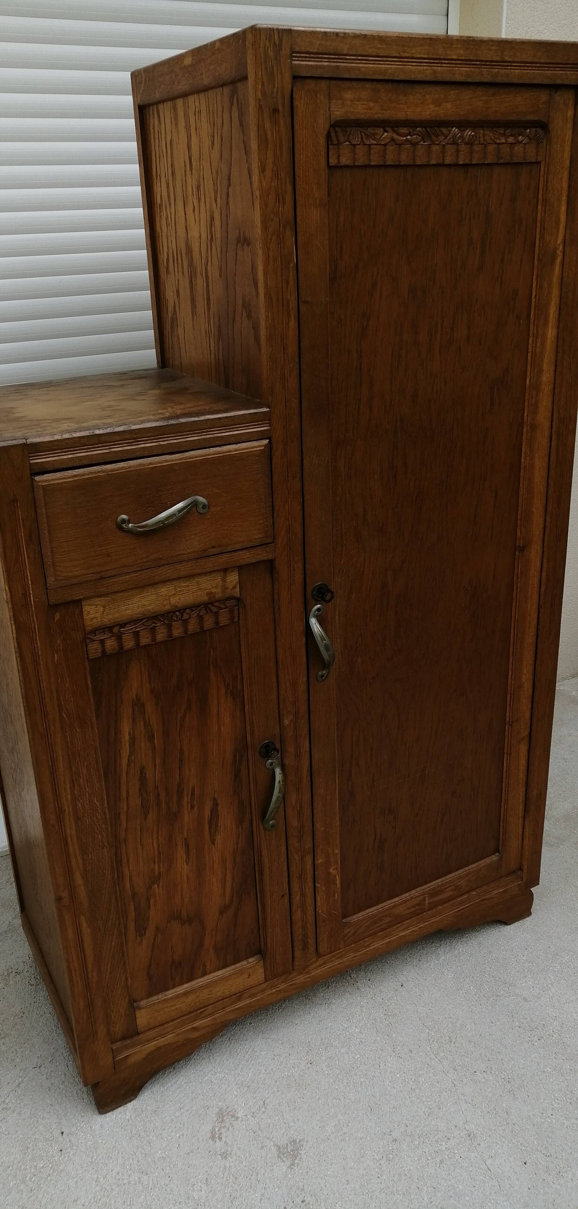 Asymmetrical cabinet