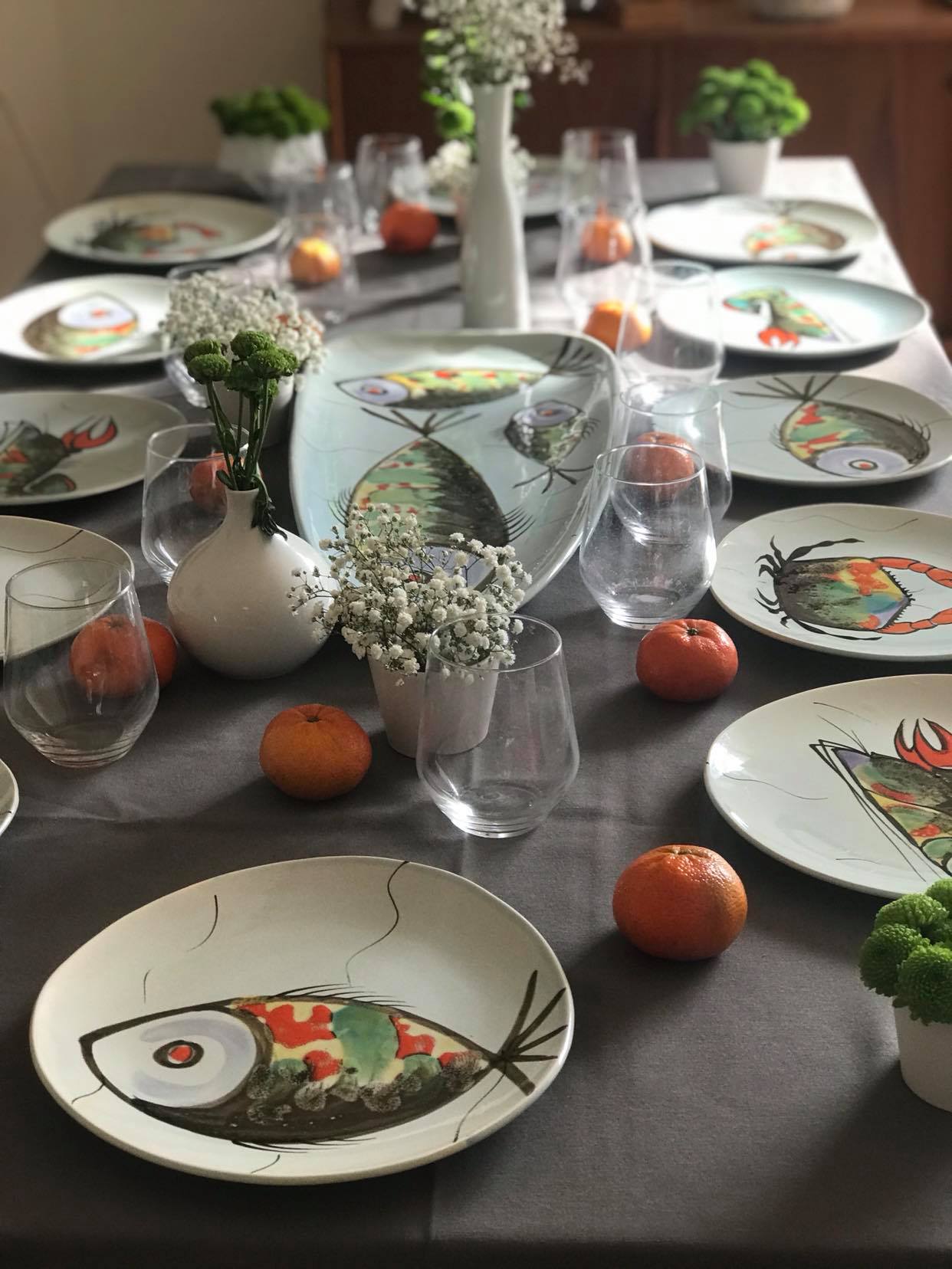Set de 12 assiettes plates et grand plateau Poisson fruits de mer faïence Pornic France 60s