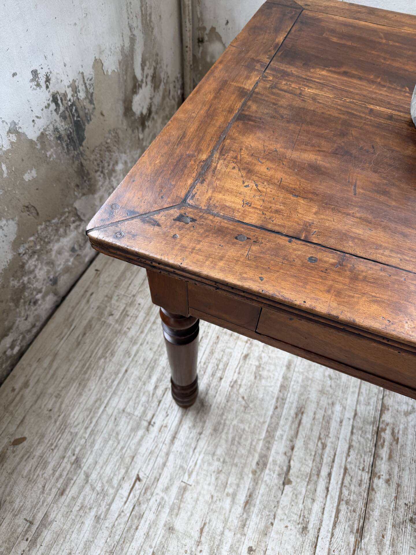 Table de ferme ou table de drapier noyer massif 1900