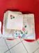 Grande mappe blanche avec insertion fleurs couleurs et broderies.