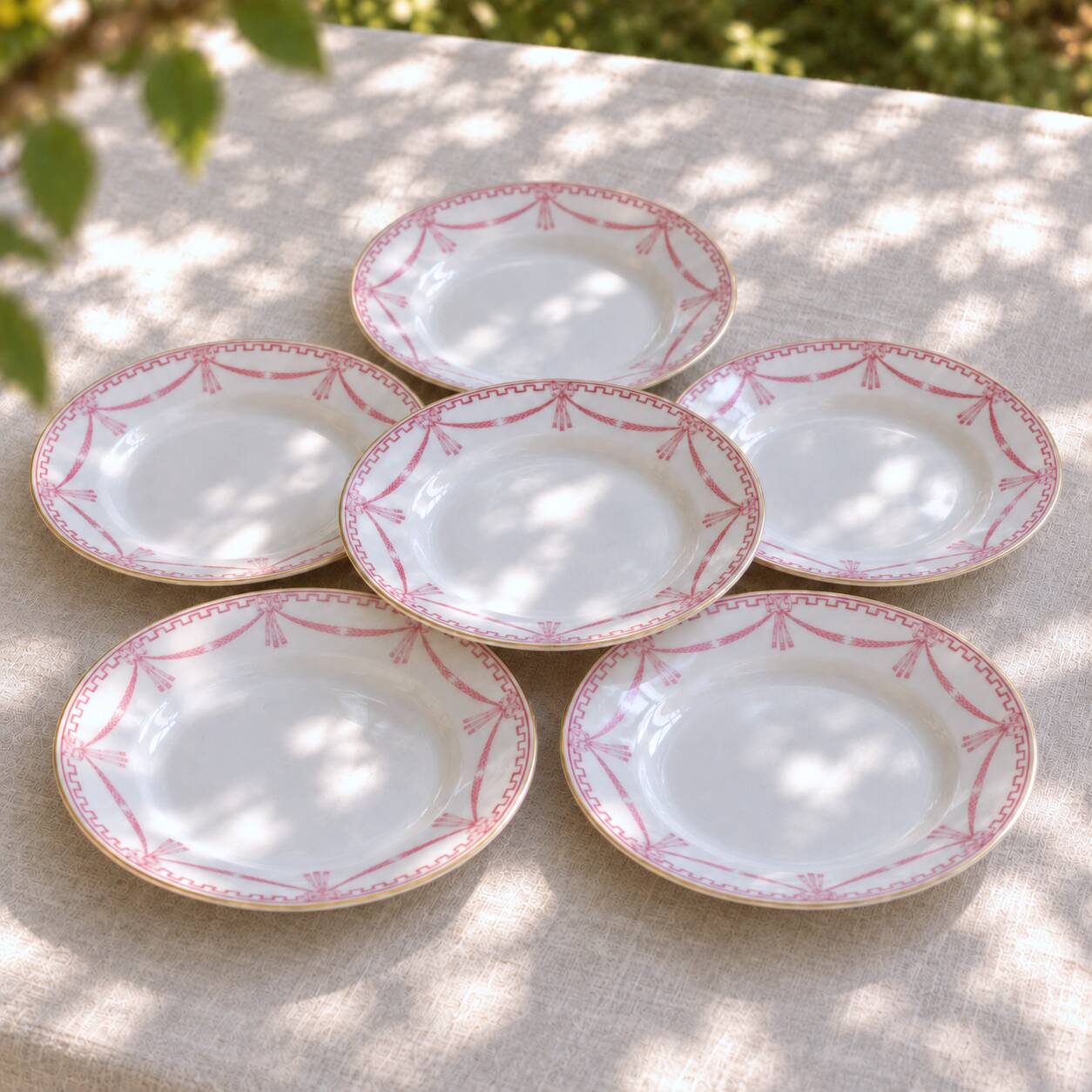 6 assiettes de 1890 signées Carl Tielsch