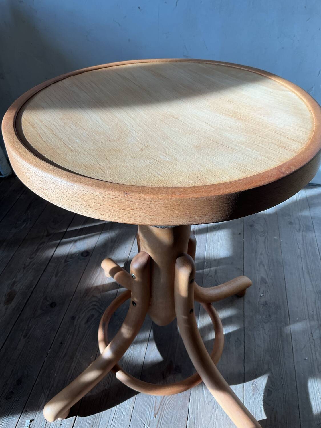 Thonet screw stool