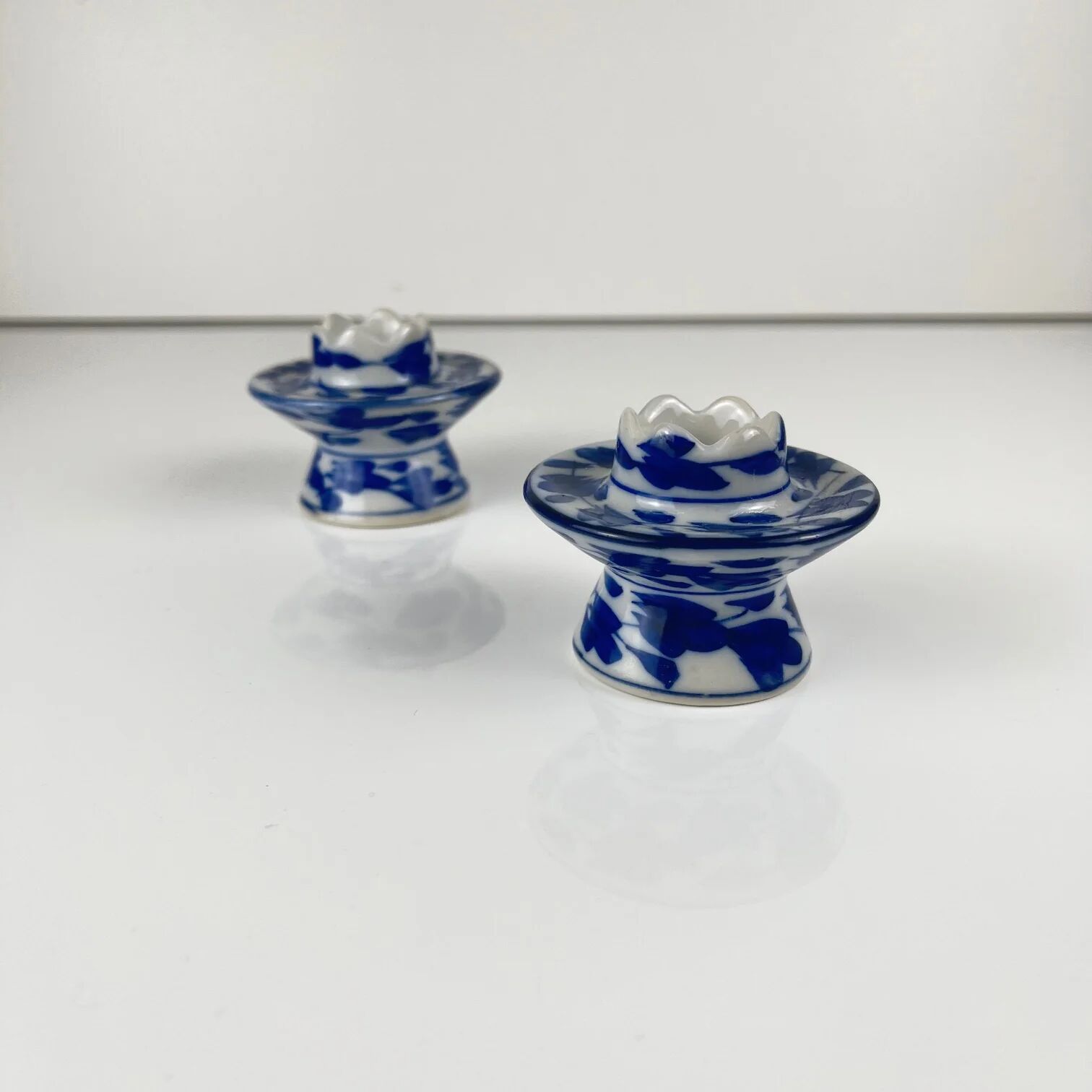 Set of 2 blue and white porcelain candlesticks, 20th century.