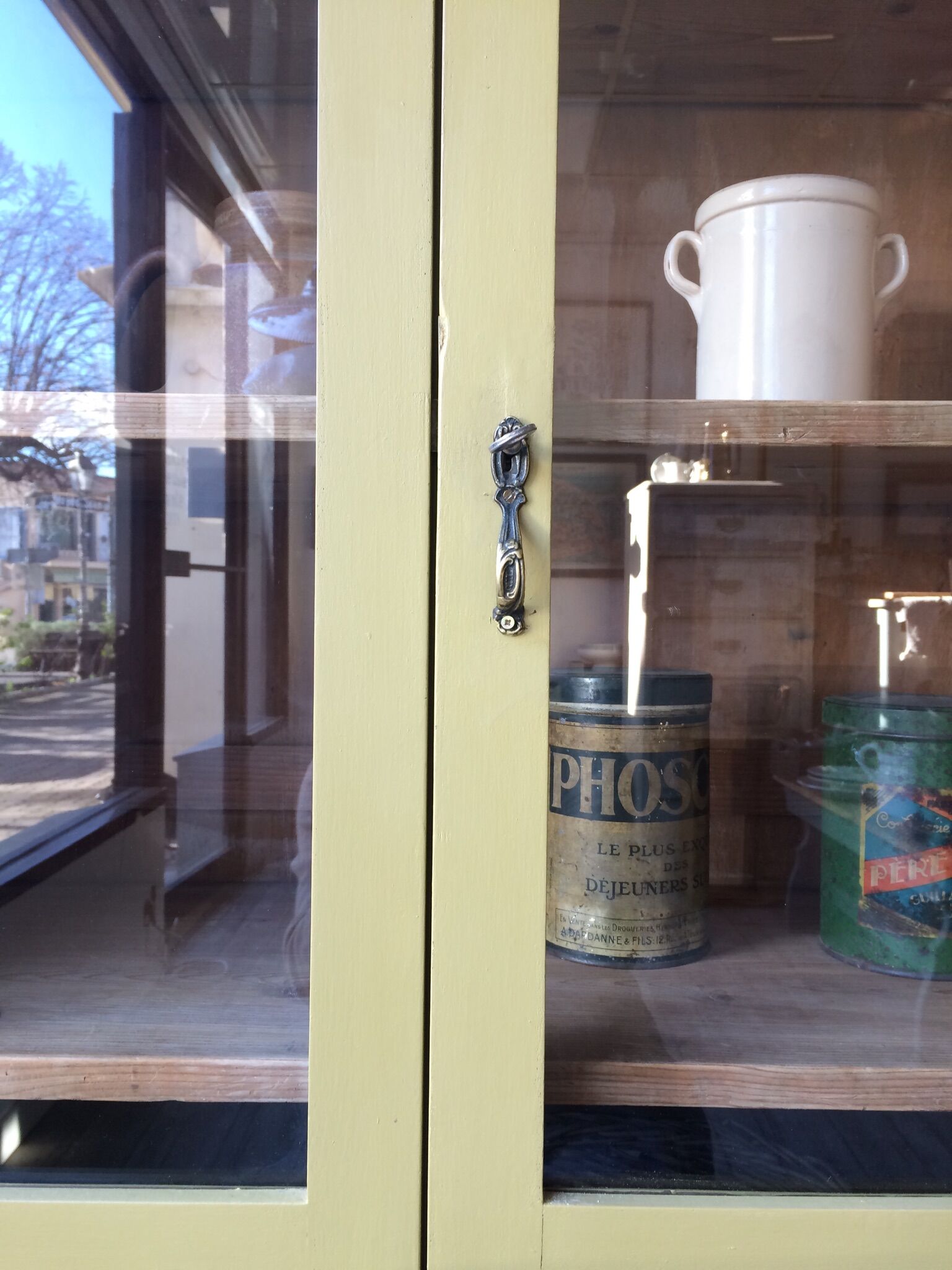 Glass cabinet