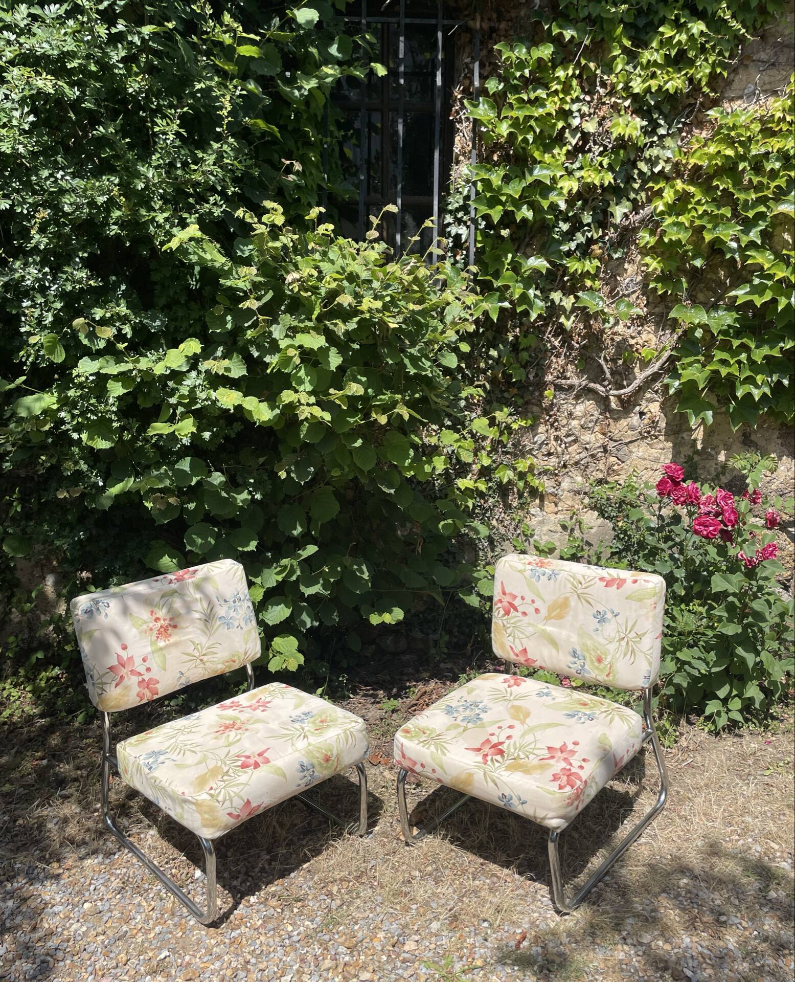 2 chauffeuses Cantilever