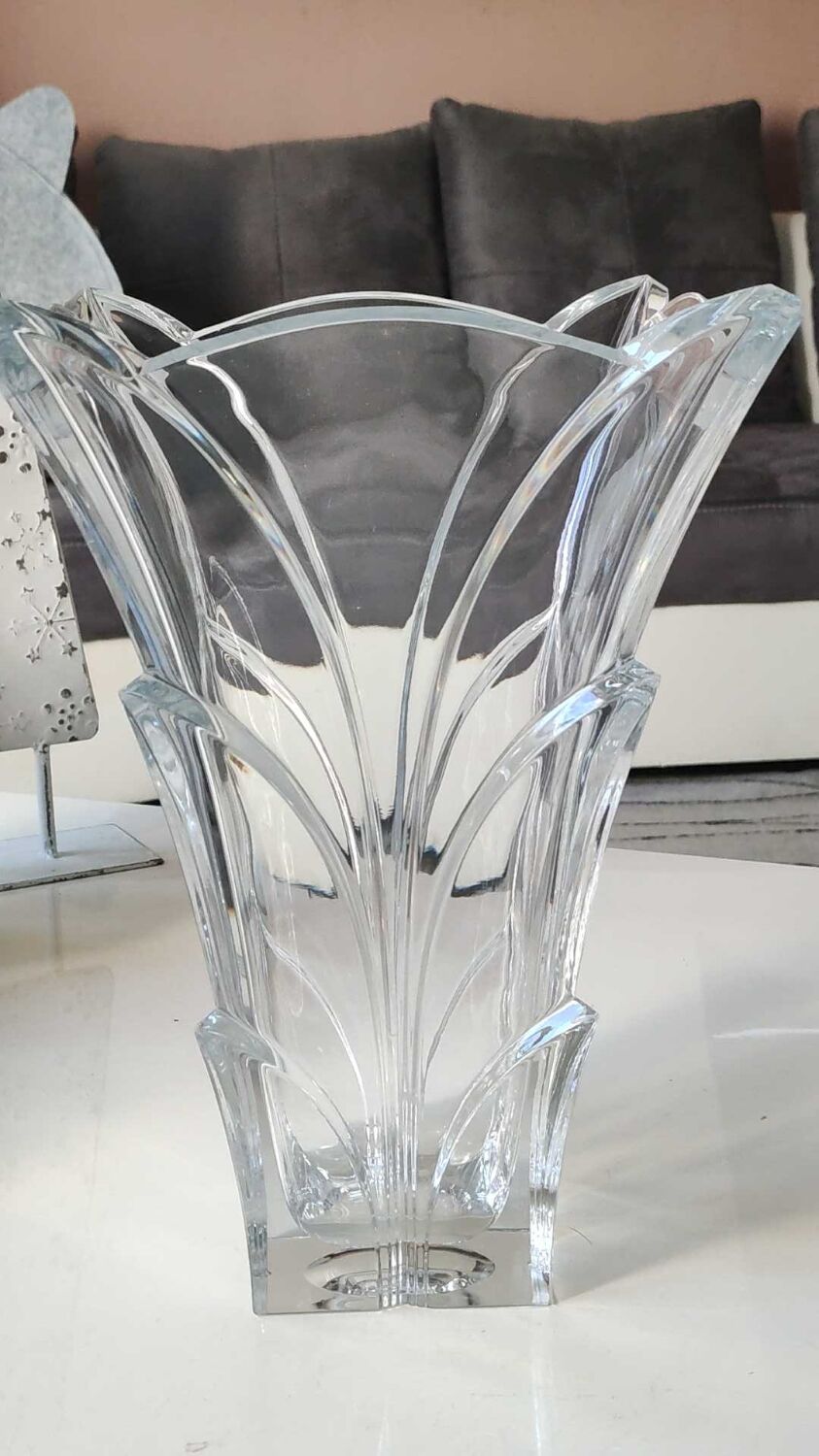 Large stylish crystal vase, floral/palm shape. High 30 cm