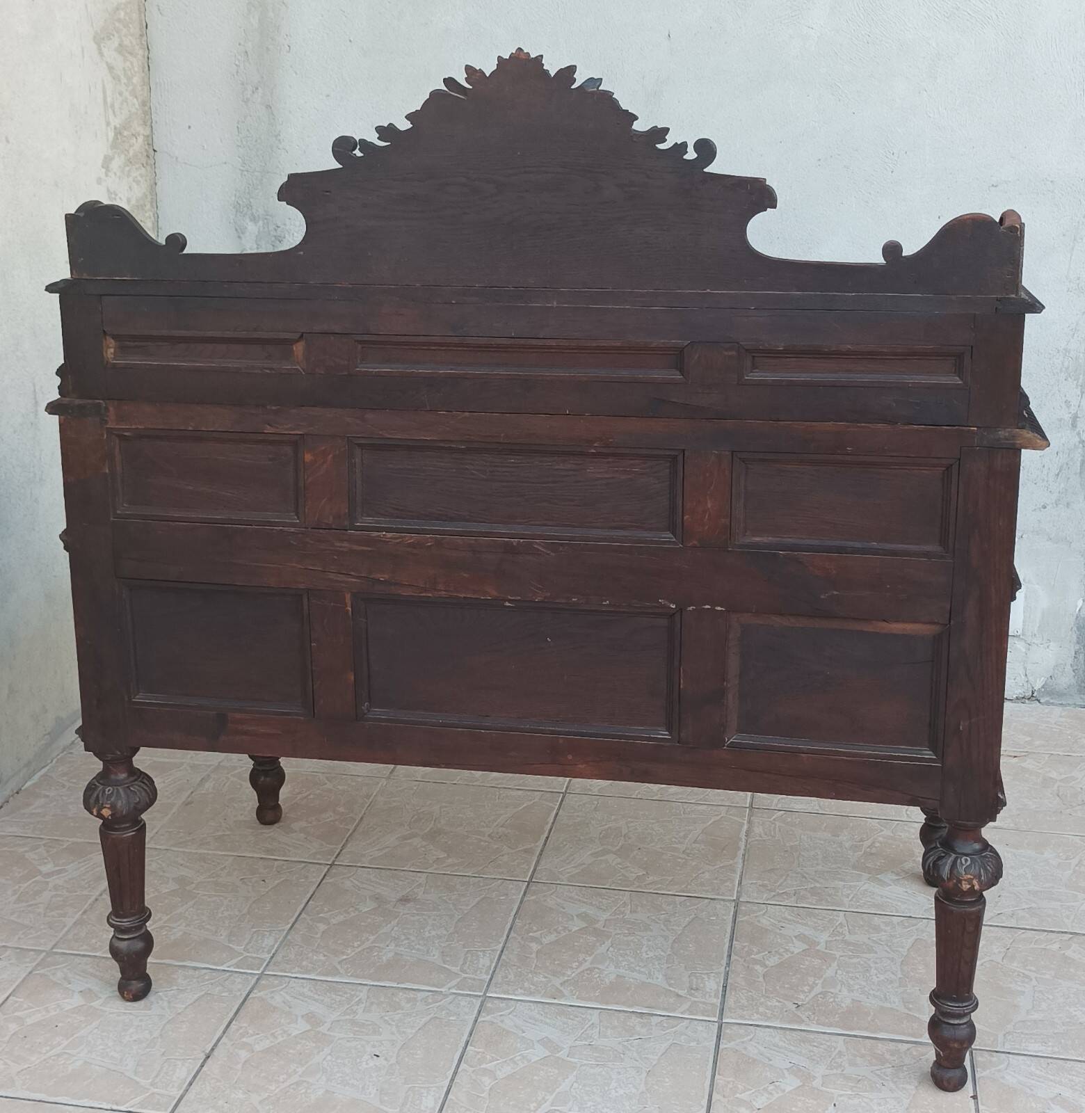 Louis XIII cylinder desk in carved oak, 19th century.