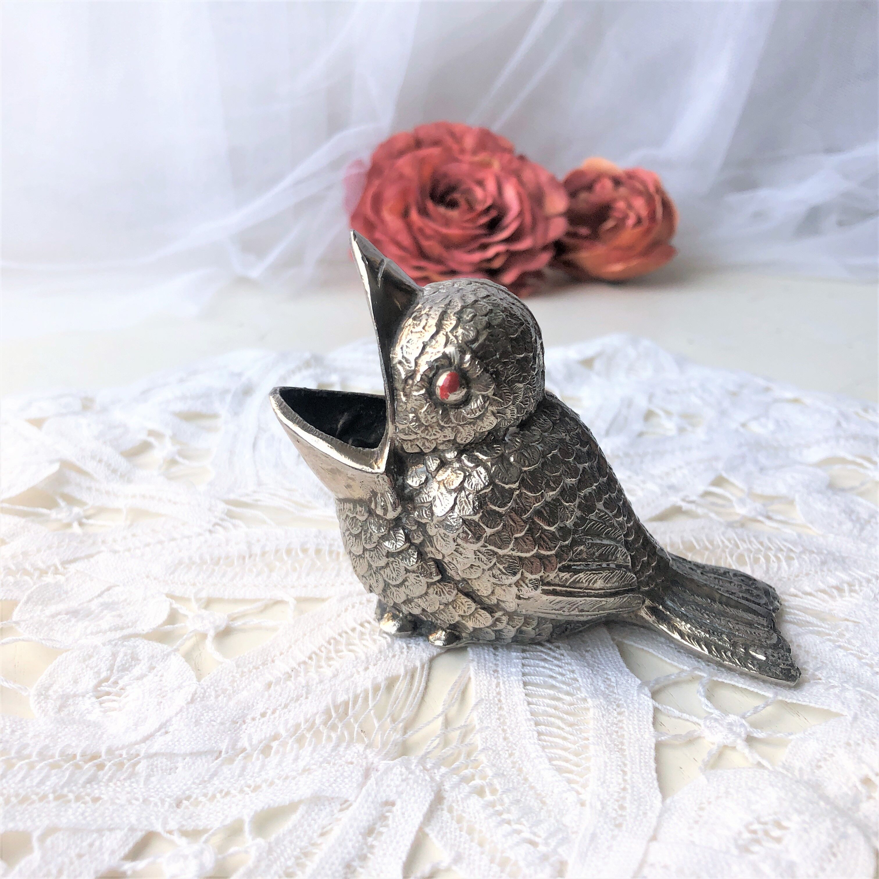 Figurine birds ashtray or pike holder