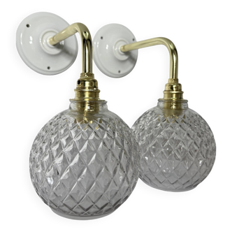 Paire d’appliques murales globes en verre ciselé