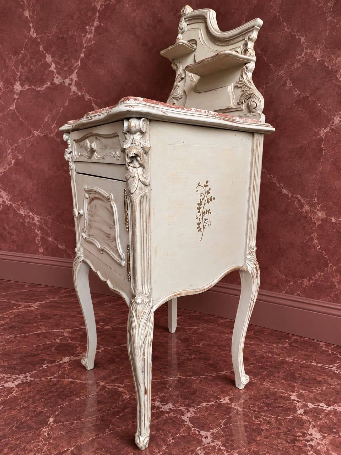 Table de chevet style louis xv rénovation artisanale