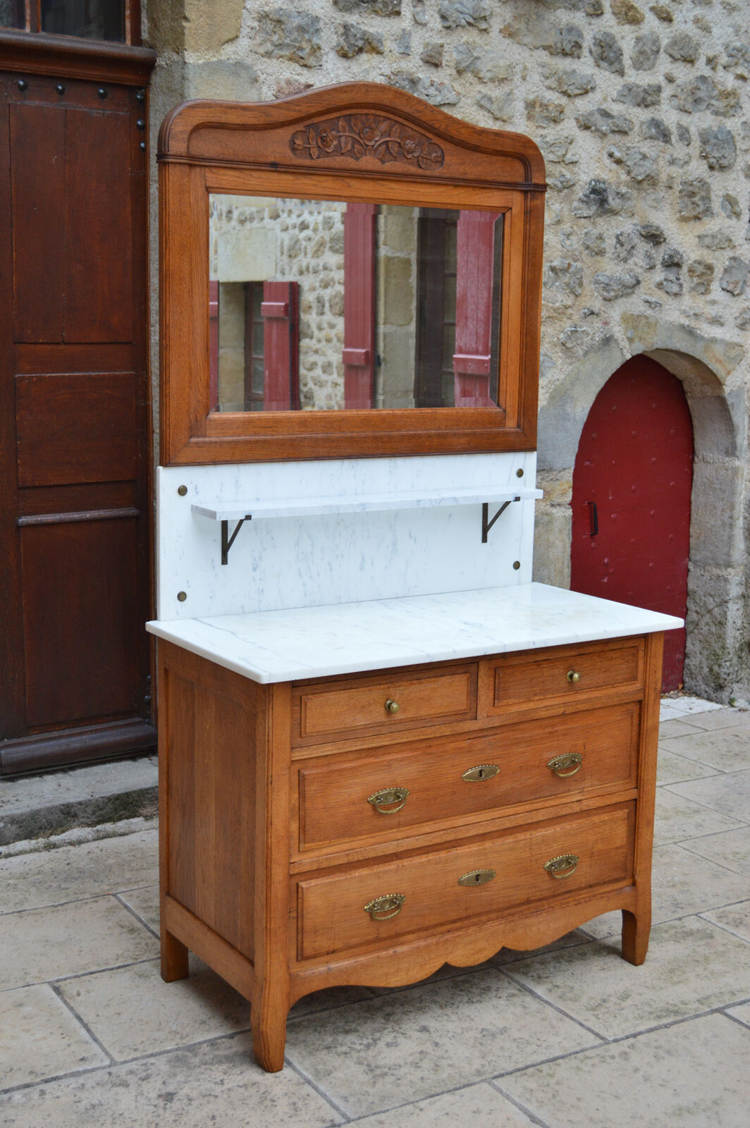 Art Nouveau dressing table dresser in carved oak, France, circa 1910