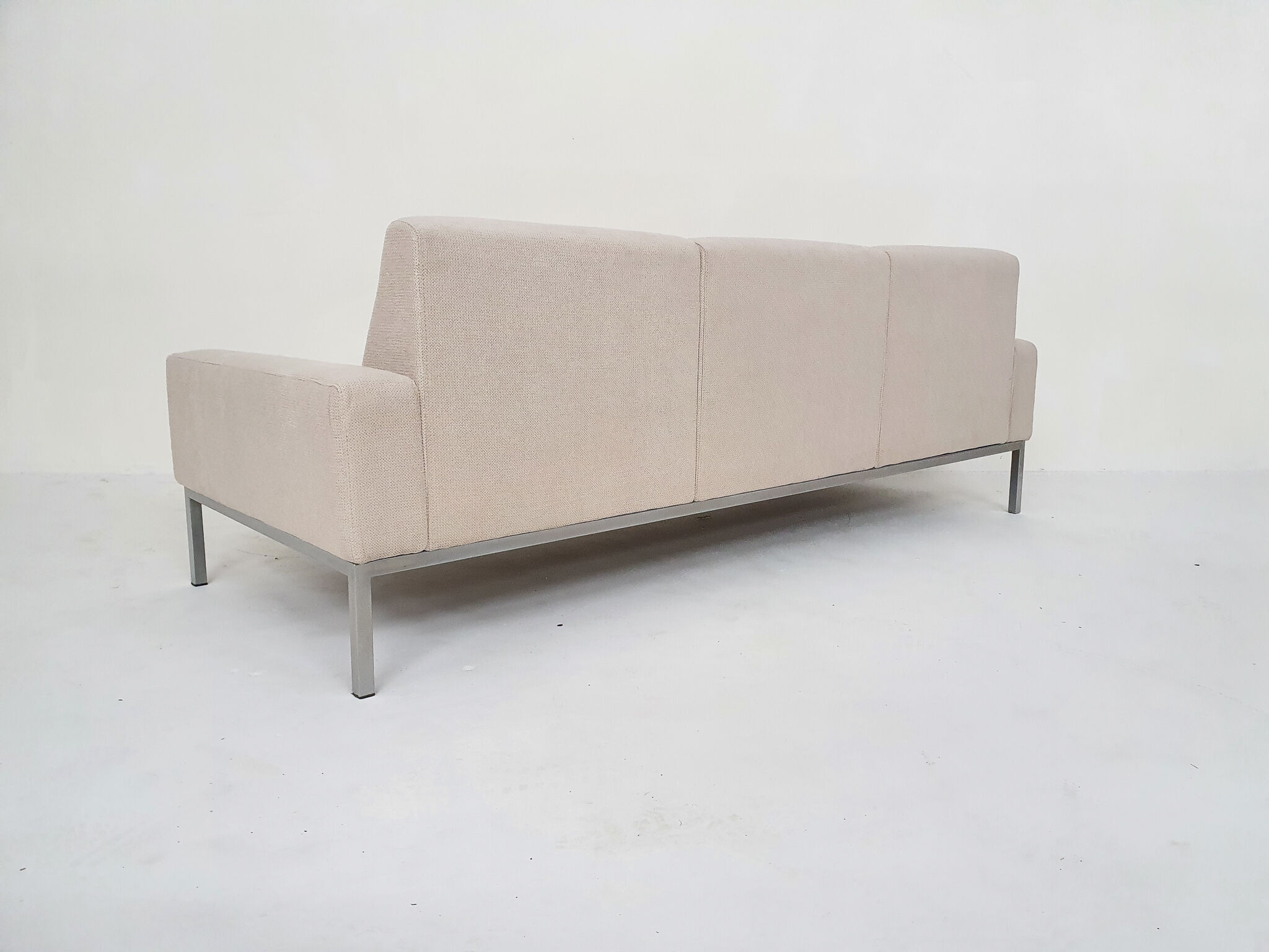 Canapé trois places attrb à gelderland, pays-bas années 1950