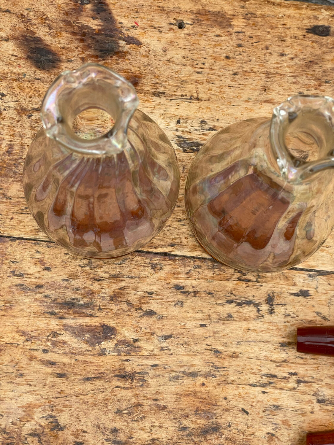 2 carafes cap and vintage amber base