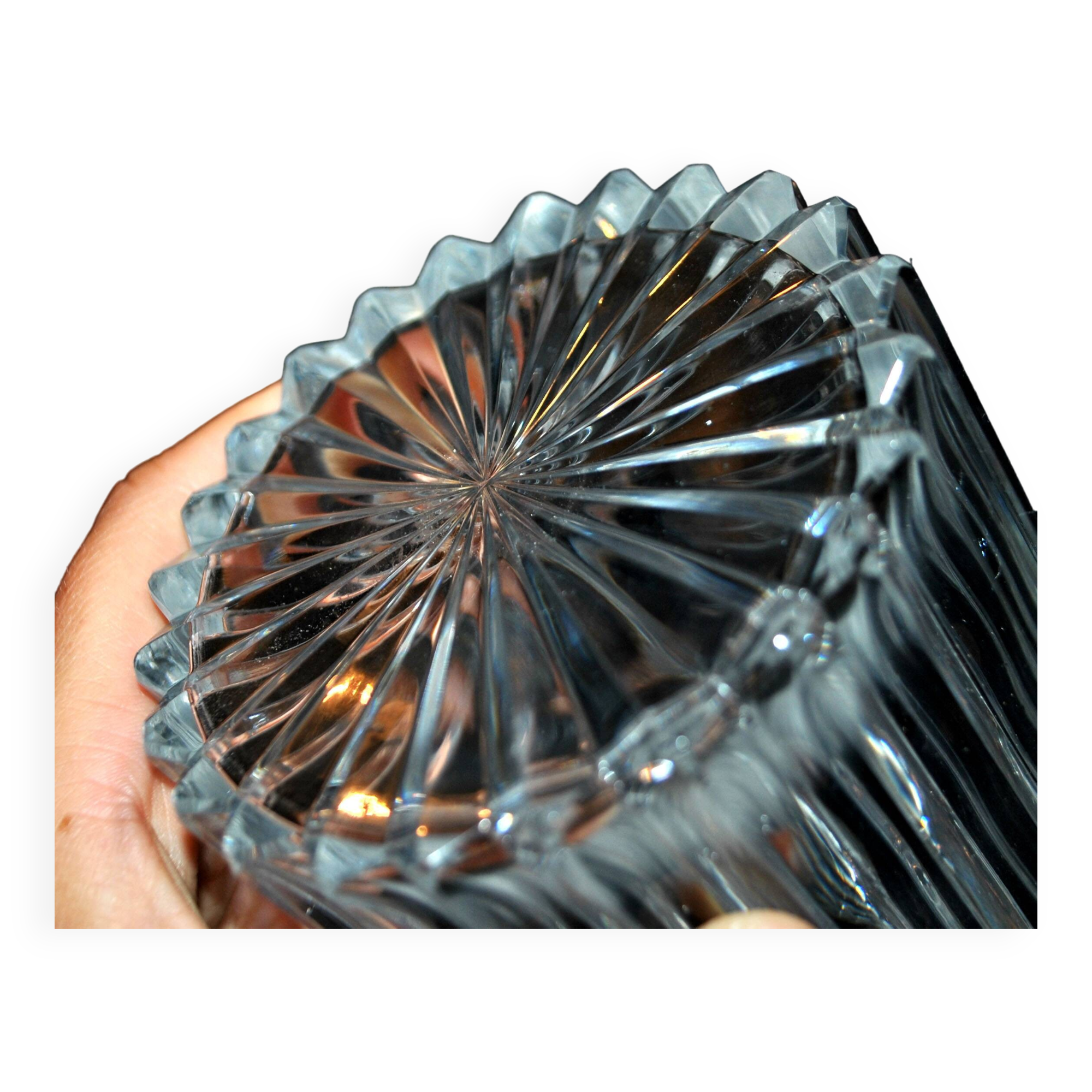 Whiskey bottle decanter in crystal cut in full fluted beveled deep Baccarat or Saint-Louis?