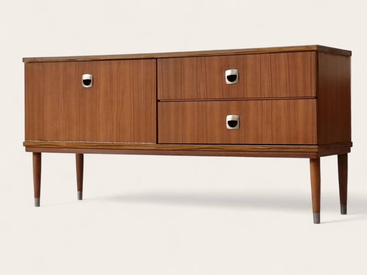 Buffet du milieu du siècle