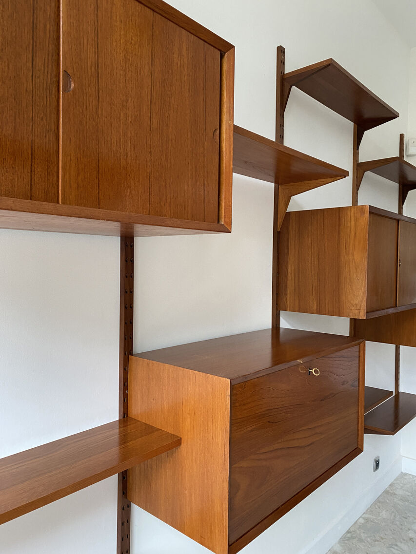 "Royal System" set of 4 teak columns, by Poul Cadovius 1970