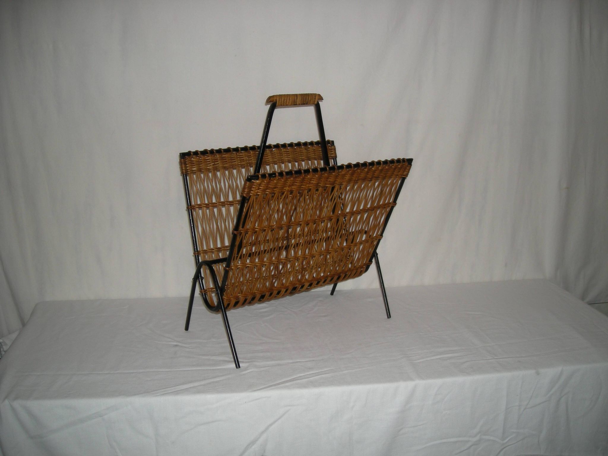 Porte-revue rotin des années 50