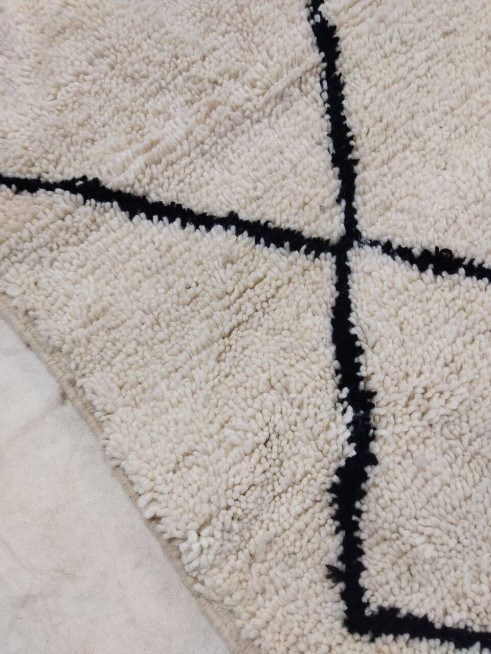 Handmade moroccan berber rug 315 x 187 cm