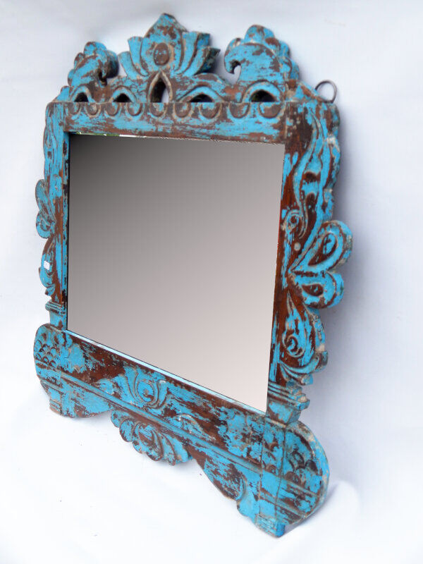 Miroir mural sculpté en bleu fait de vieux teck