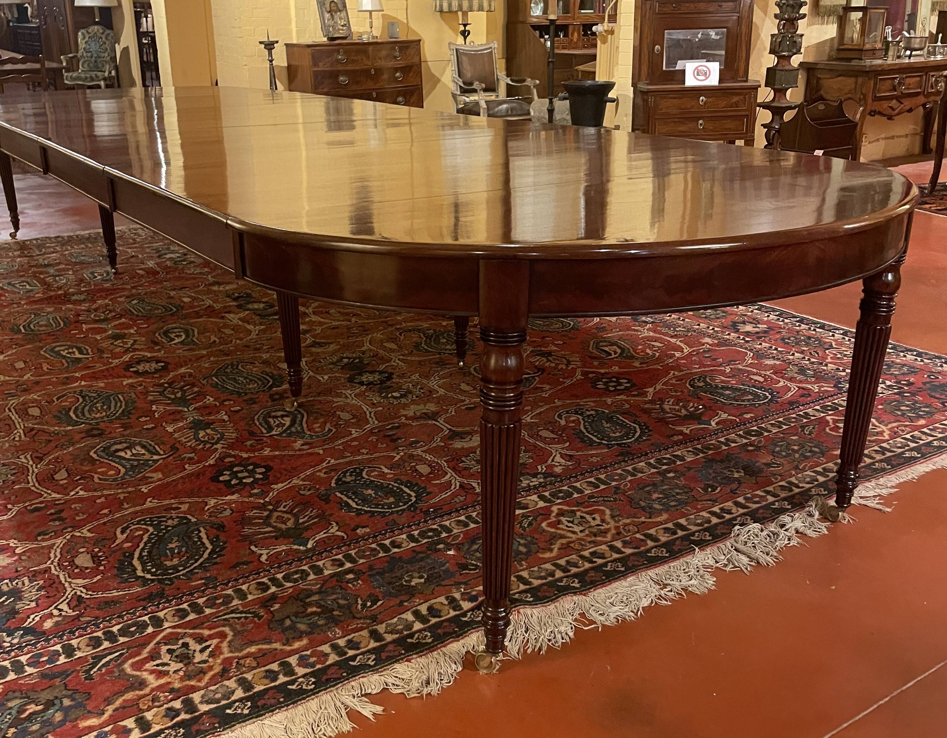 Extensible dining table from the Louis XVI period in mahogany with a banded top.