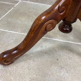 Tripod pedestal table