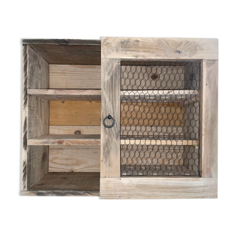 Kitchen cabinet