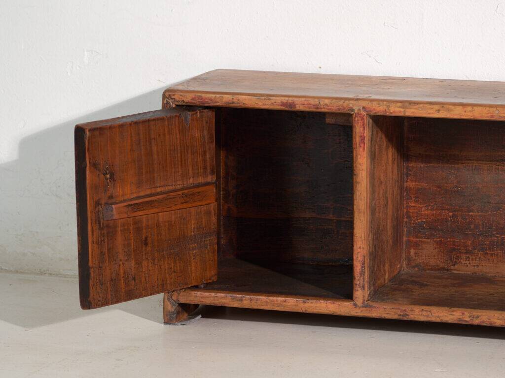 Meuble bas ancien en bois d’orme – Chine, vers 1900