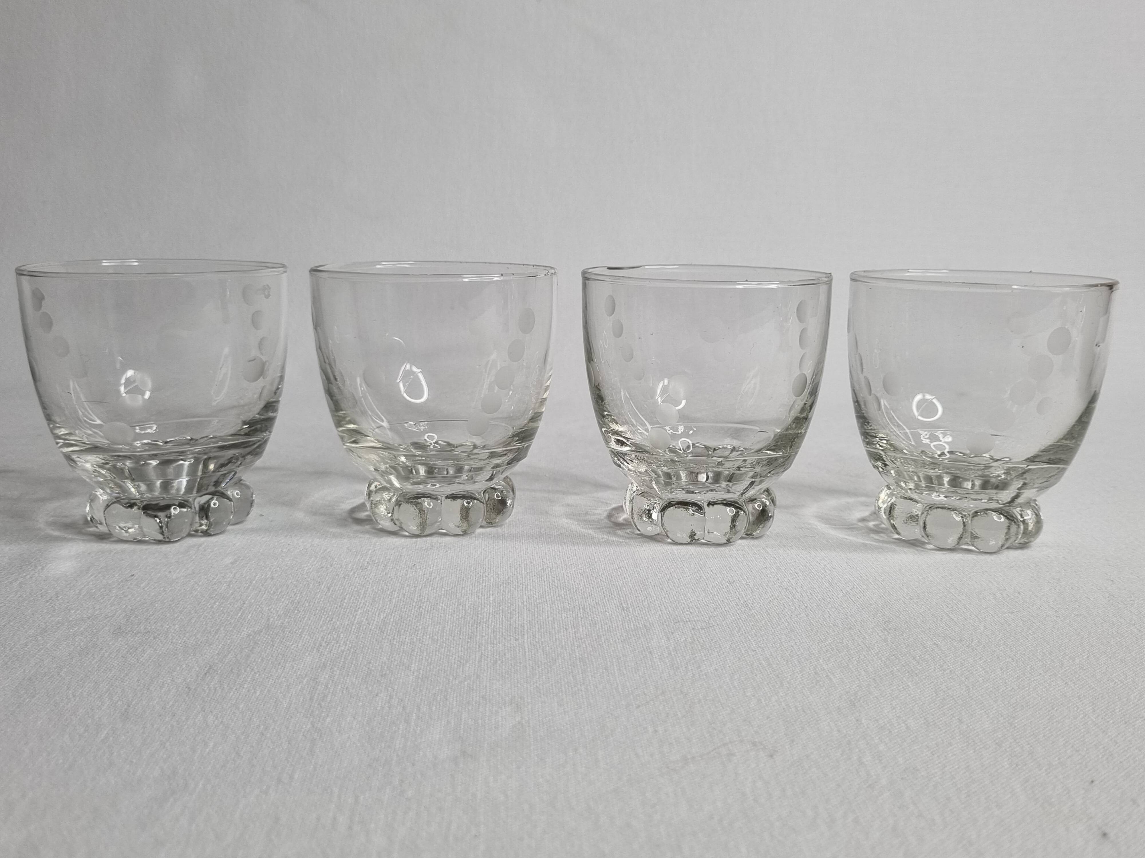 Set of four Art Deco style engraved crystal glasses on spherical feet
