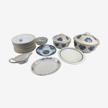 Service de table ou buffet depareille  - verrerie et faïence bleu blanc - 14 couverts -22 pièces